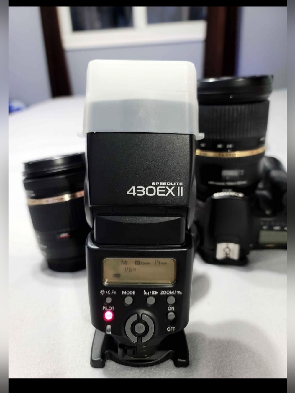 Canon 430EX II Flash Unit in Black with White Diffuser